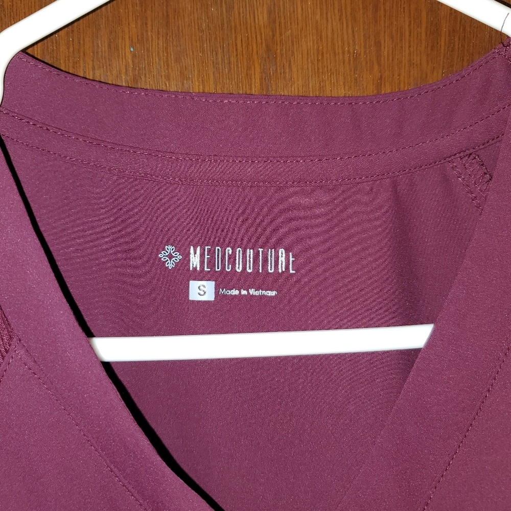 Med Couture Burgundy Scrub Top Sz Small - Picture 2 of 3